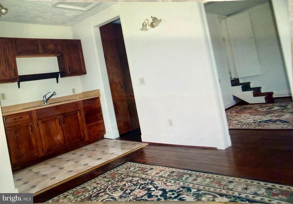 232 E 2ND STREET