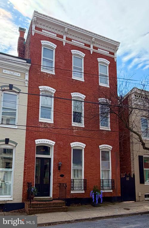 232 E 2ND STREET