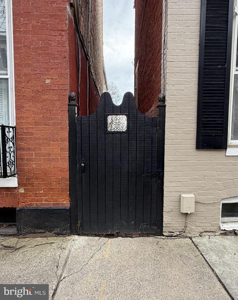 232 E 2ND STREET