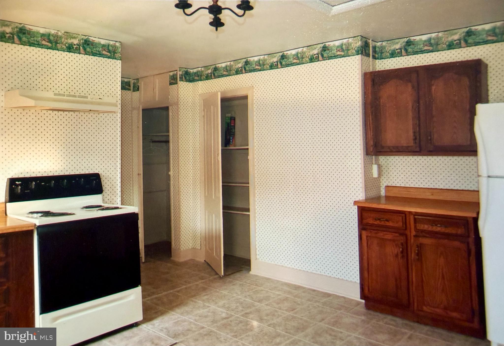 232 E 2ND STREET