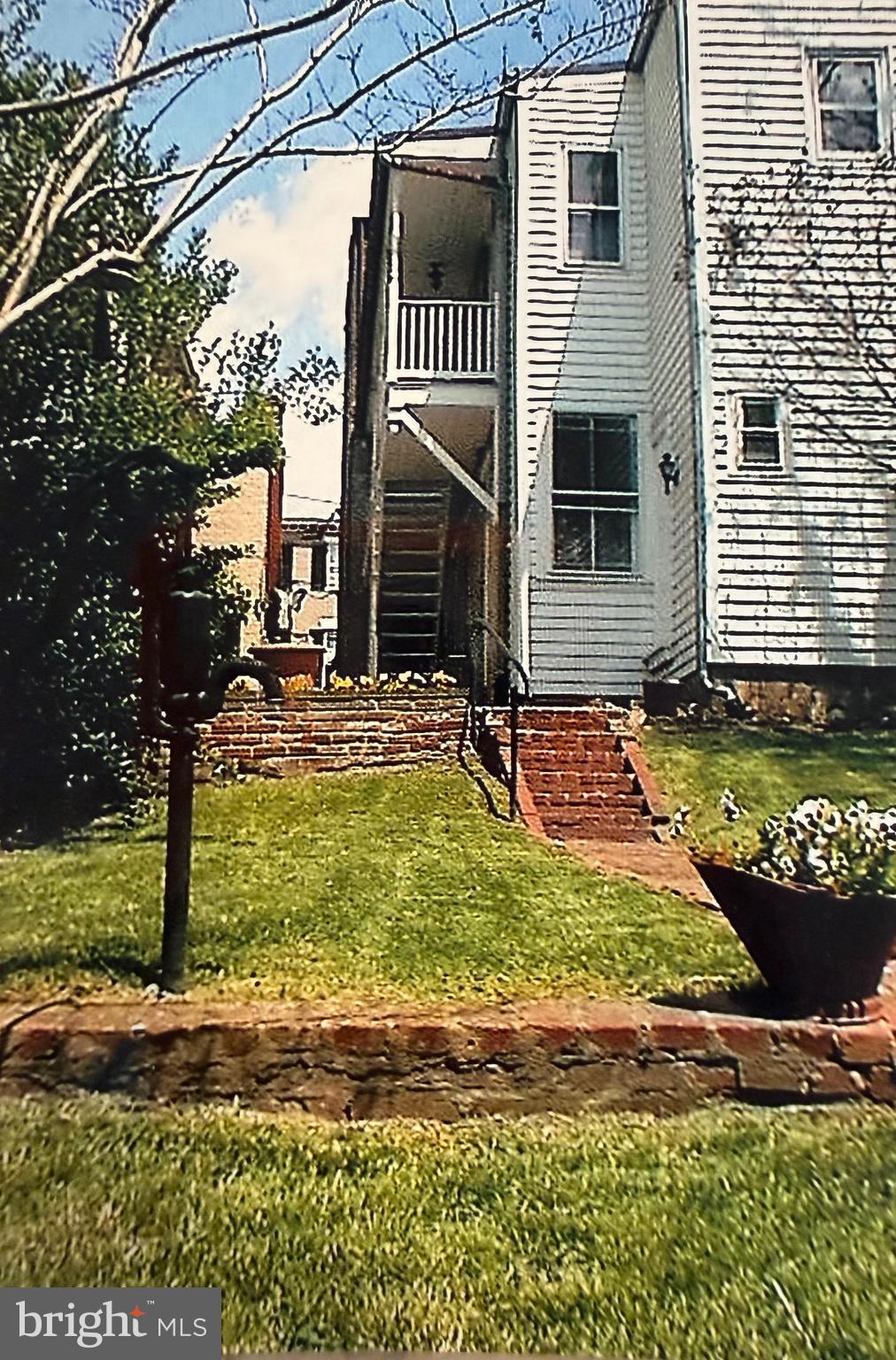 232 E 2ND STREET