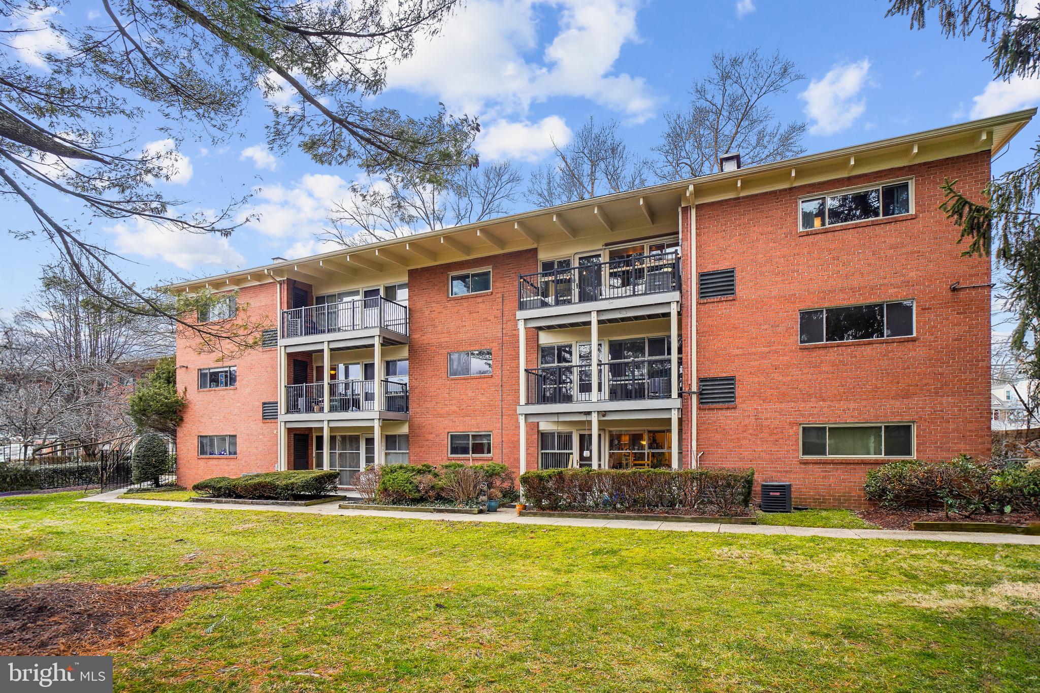 3417 University Blvd W #302