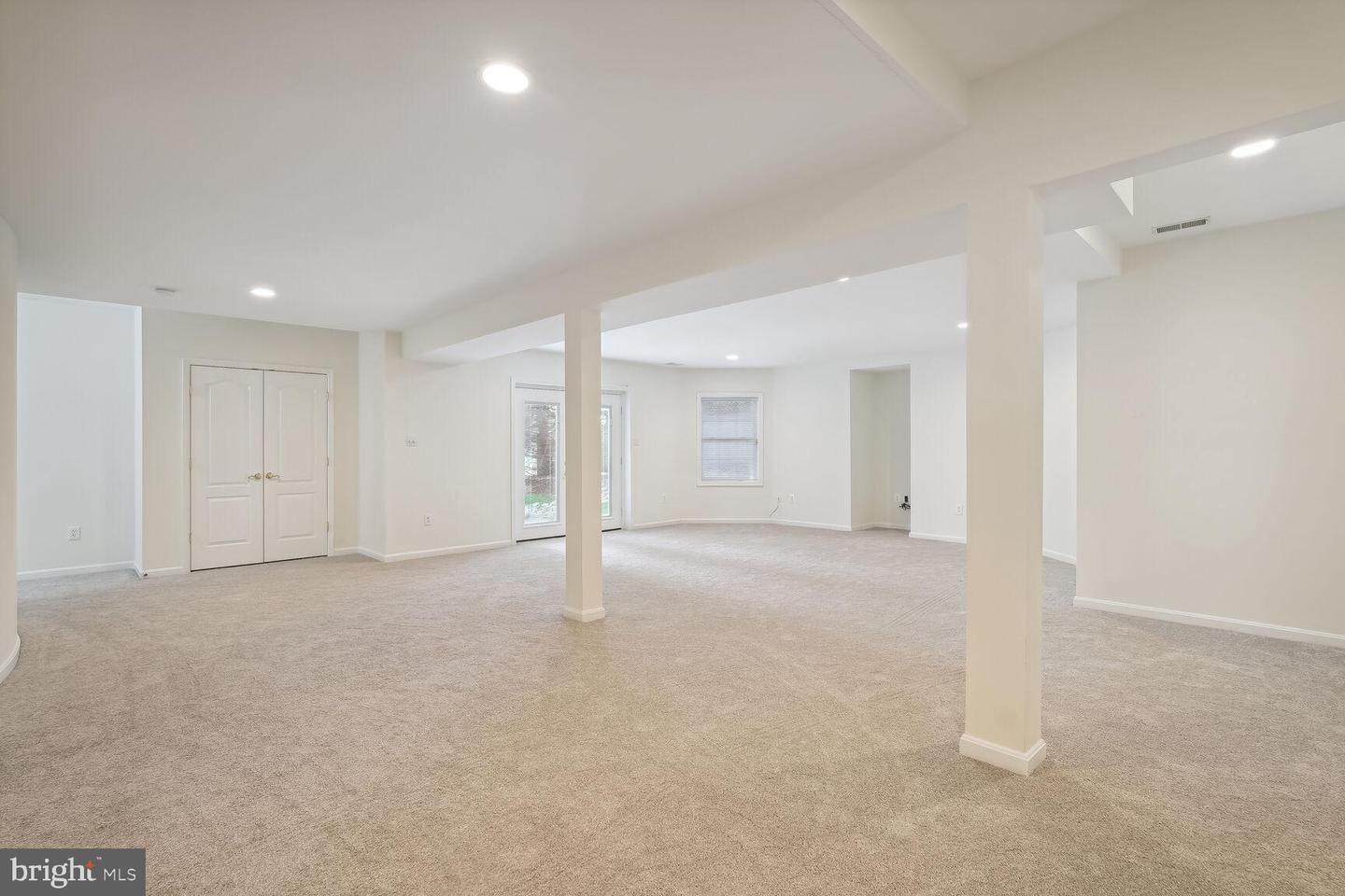 9914 Woodford Rd