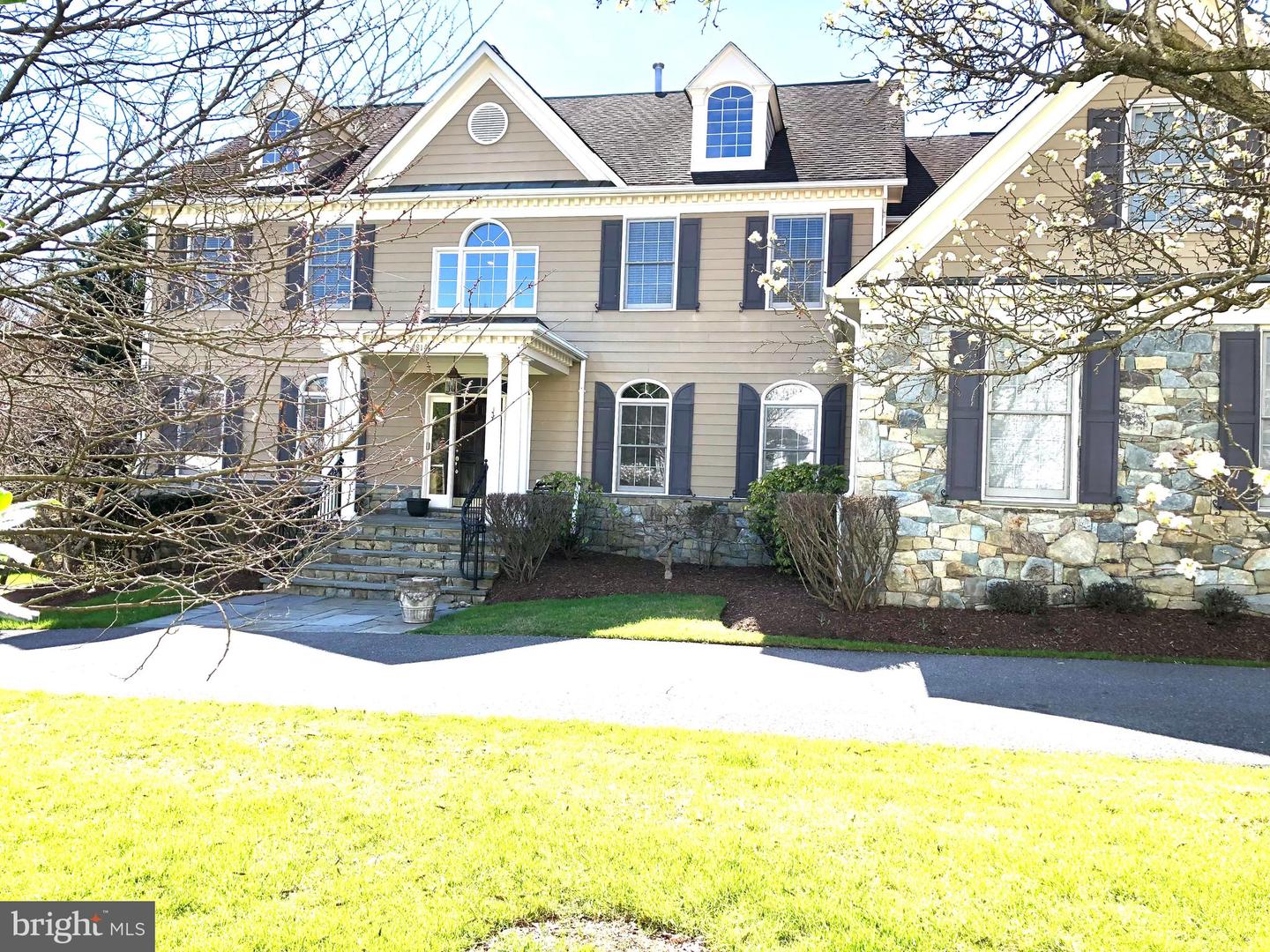 9914 Woodford Rd