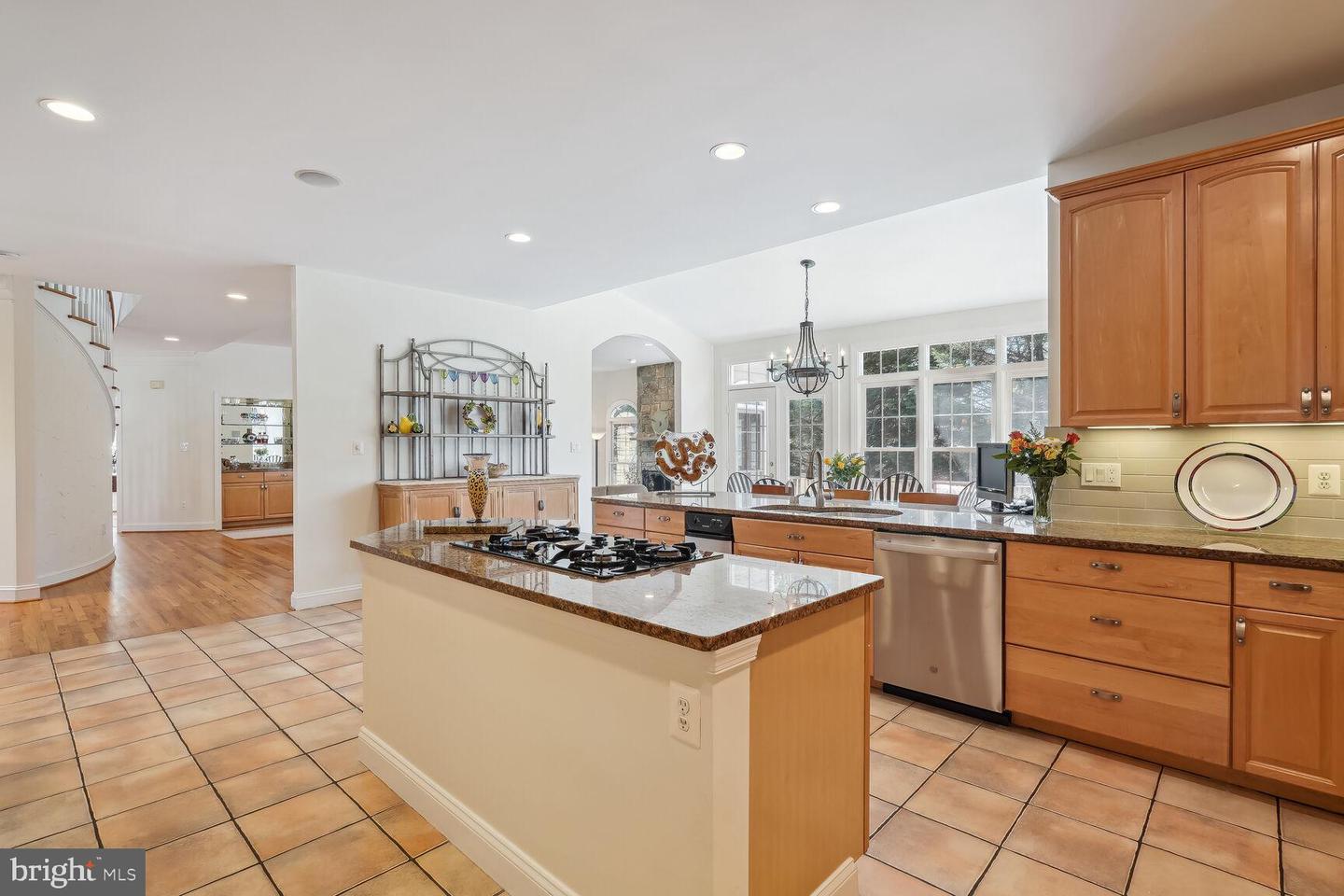 9914 Woodford Rd