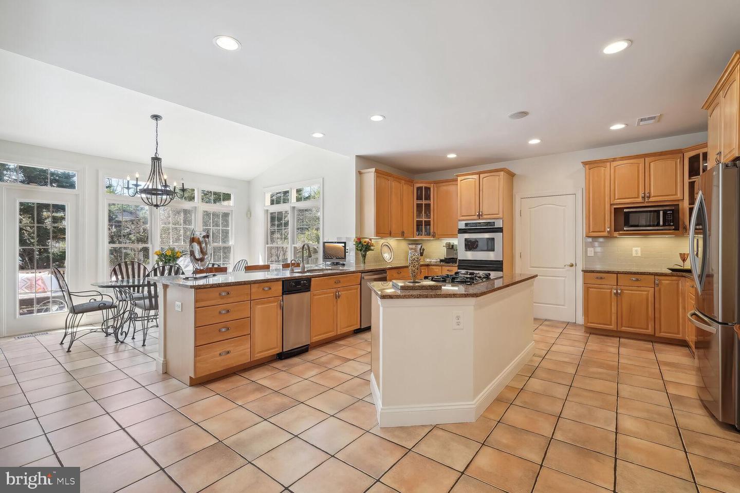 9914 Woodford Rd