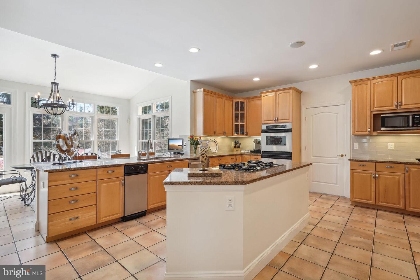 9914 Woodford Rd