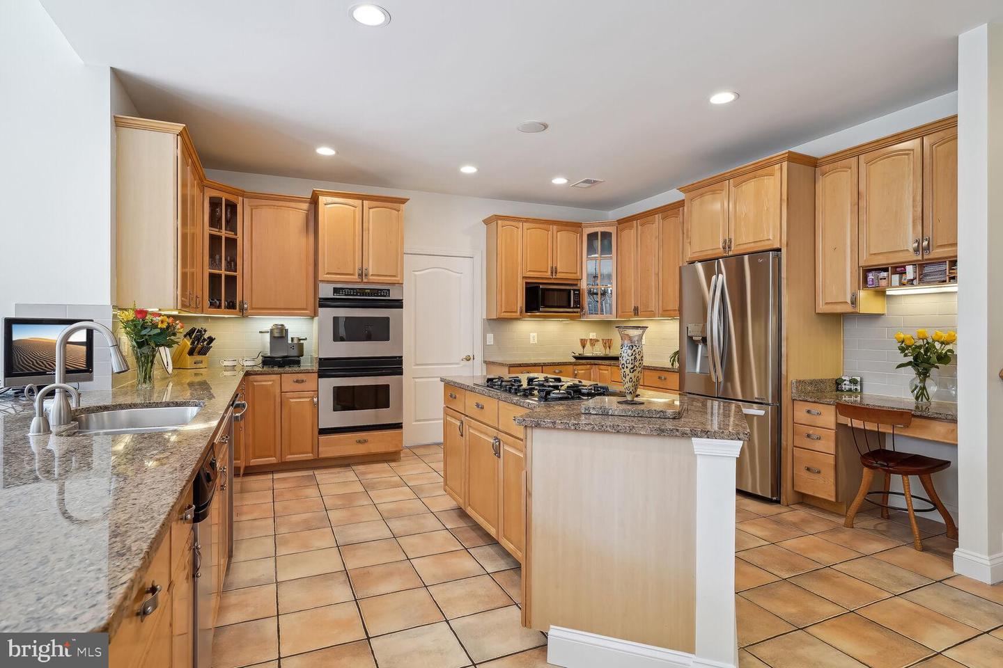 9914 Woodford Rd