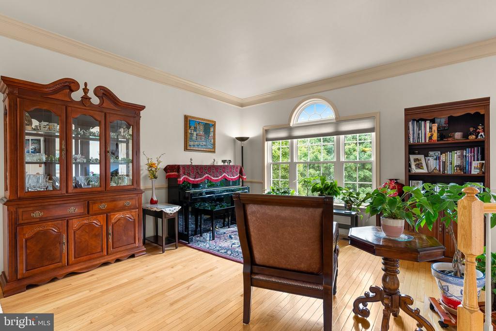 2406 Saint Albert Ter