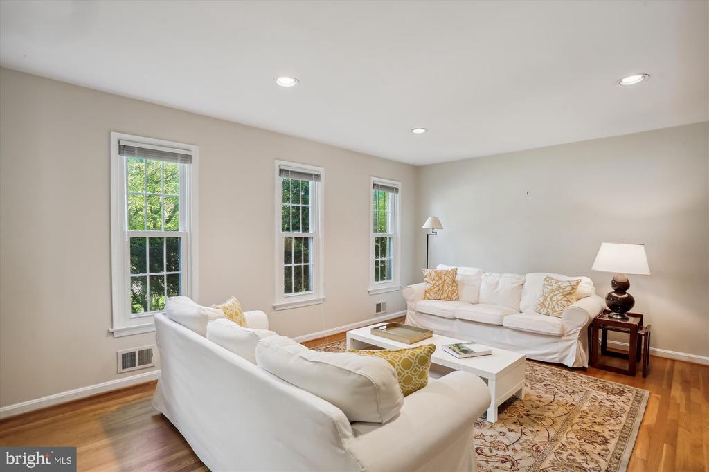 8308 Snug Hill Ln