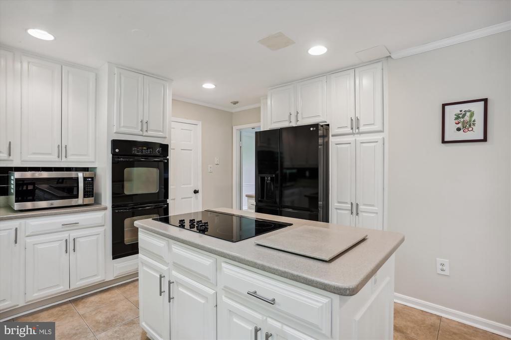 8308 Snug Hill Ln