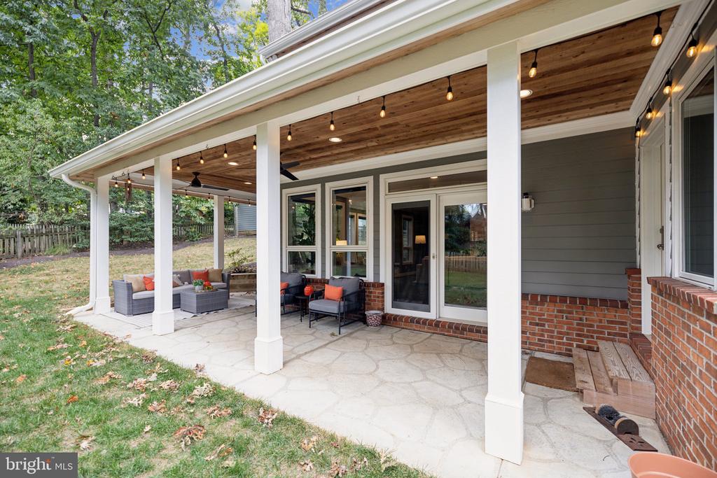 810 Blossom Dr