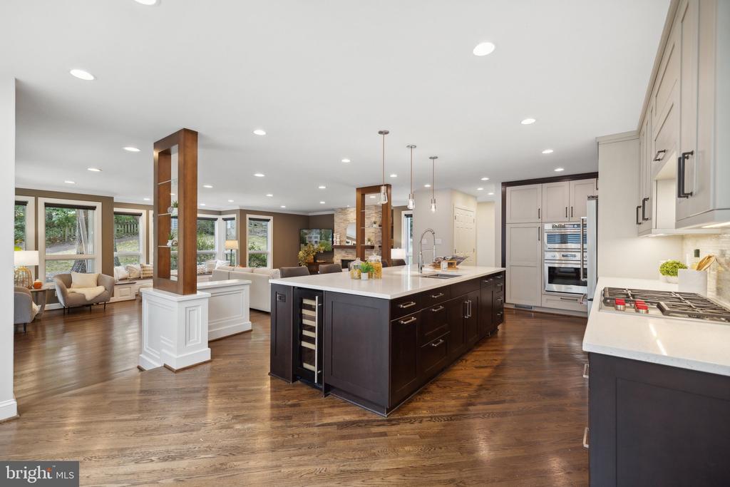 810 Blossom Dr
