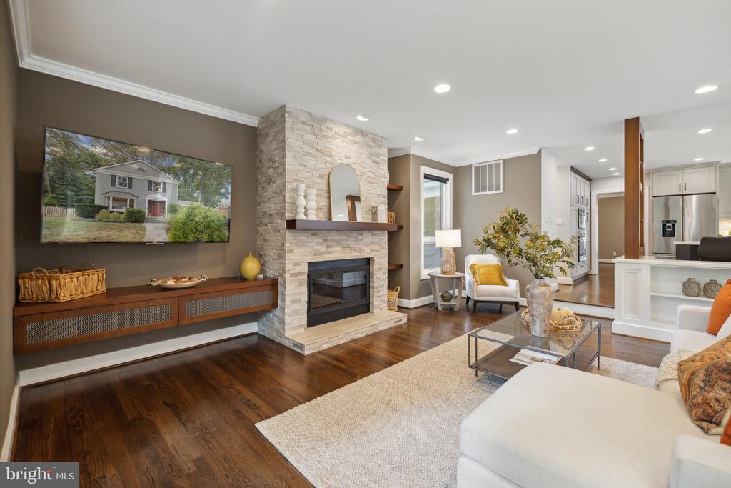 810 Blossom Dr