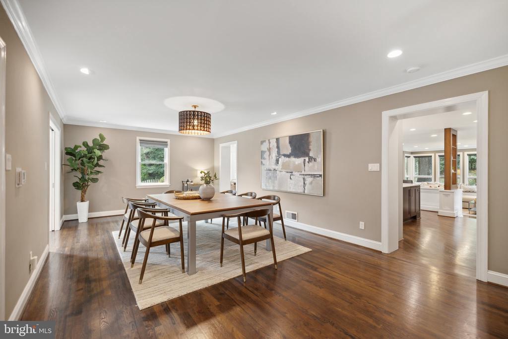 810 Blossom Dr
