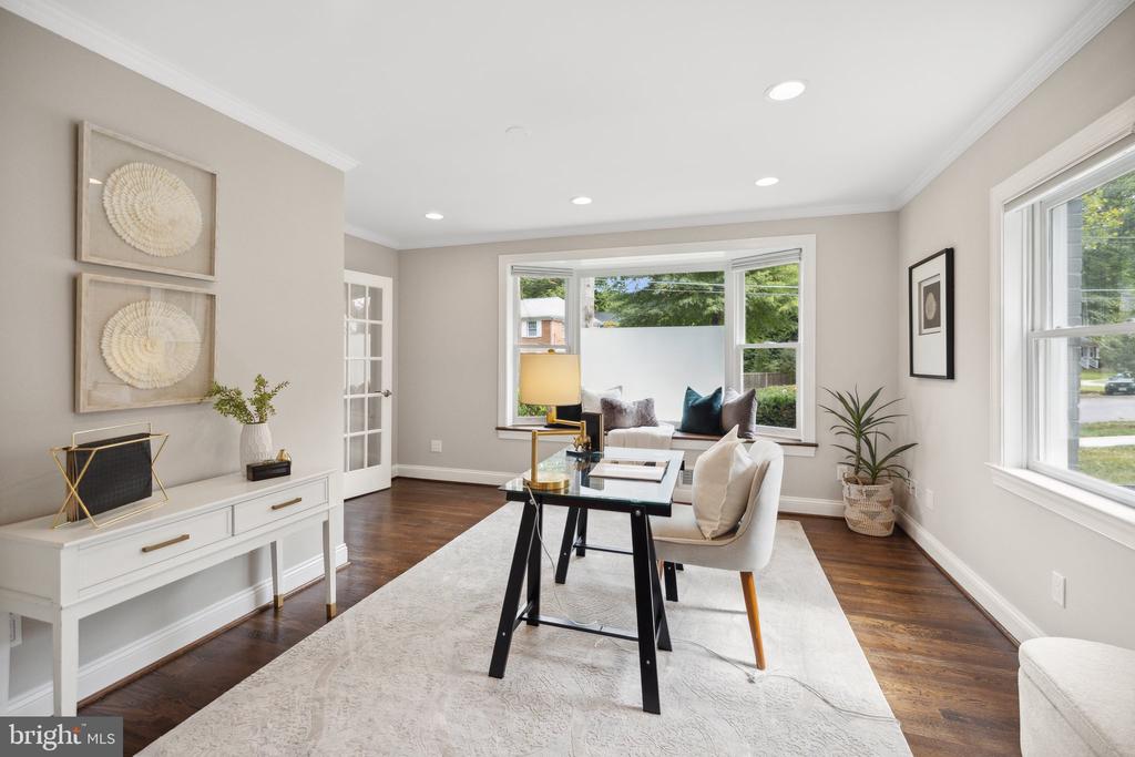 810 Blossom Dr