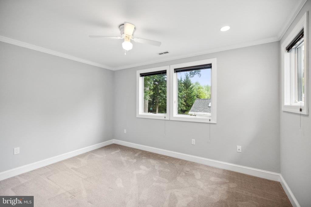 810 Blossom Dr
