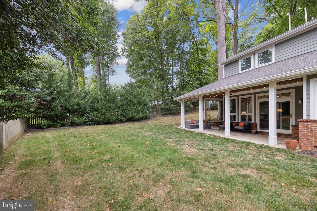 810 Blossom Dr
