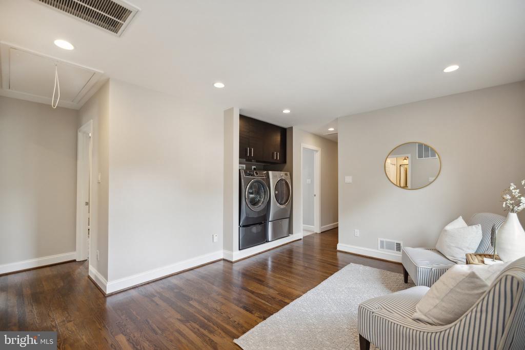 810 Blossom Dr