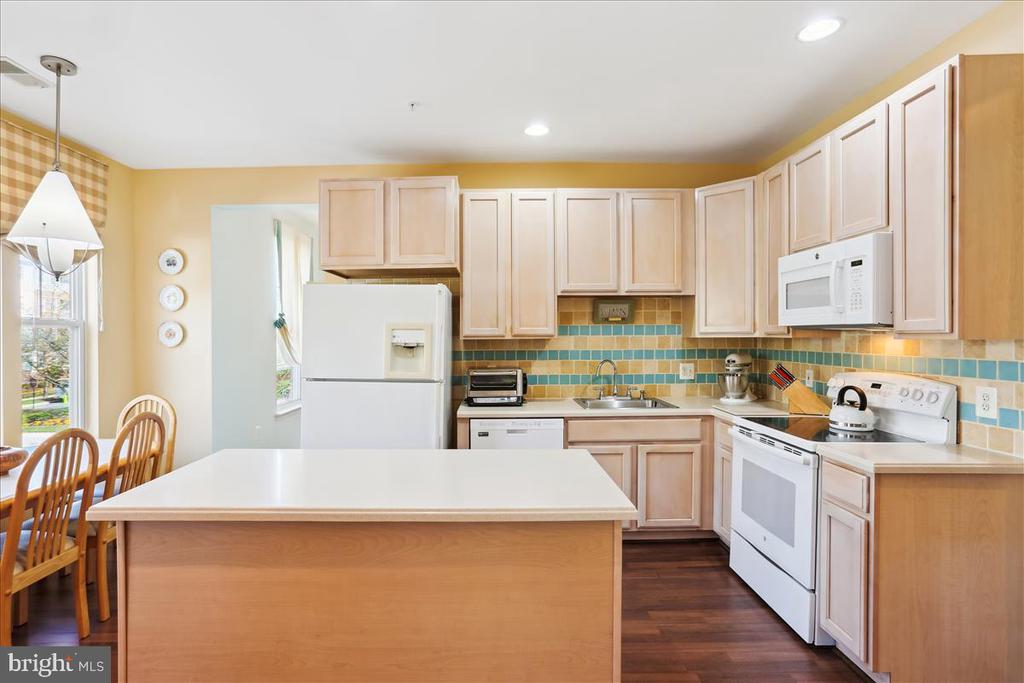 500 King Farm Blvd #202