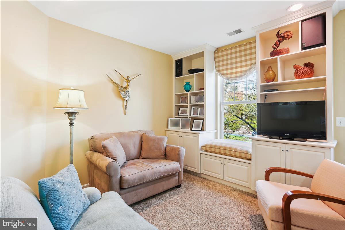 500 King Farm Blvd #202