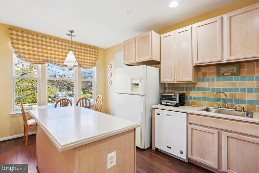 500 King Farm Blvd #202