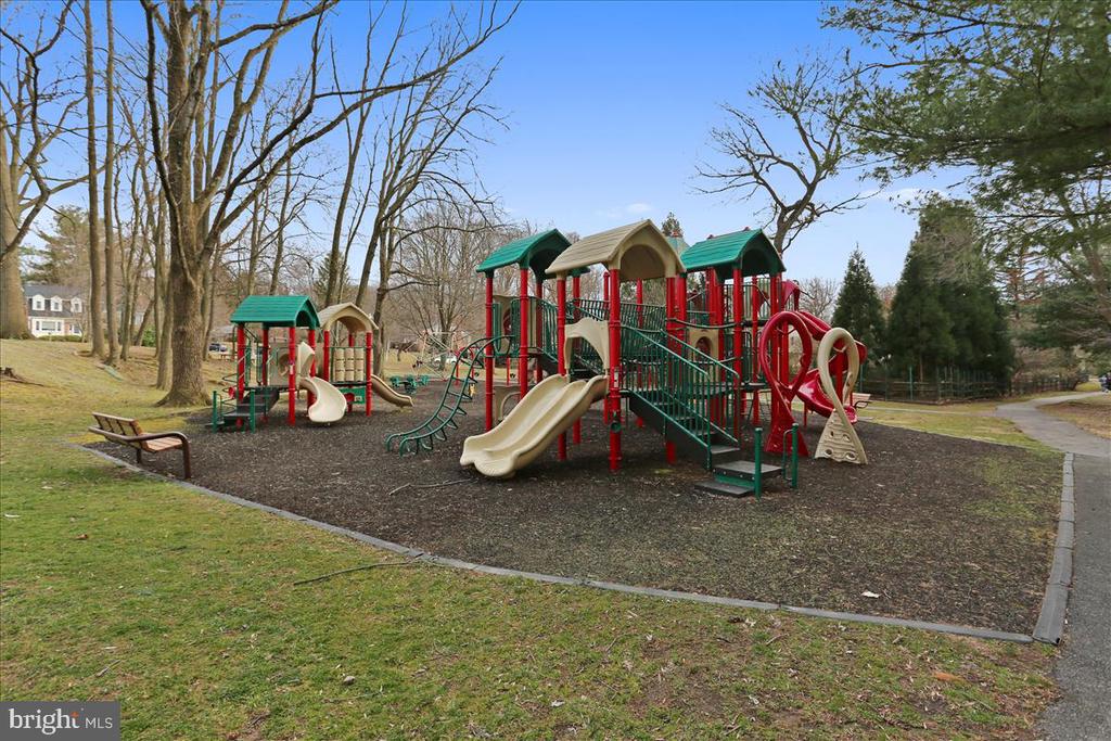 4 Hawthorn Ct