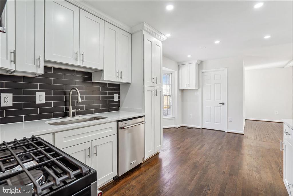 4 Hawthorn Ct