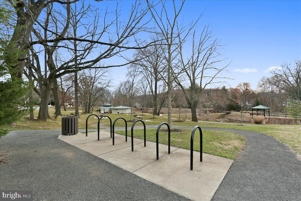 4 Hawthorn Ct