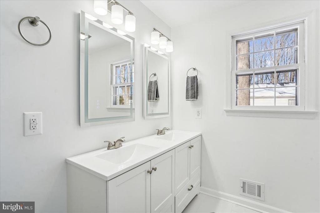 4 Hawthorn Ct