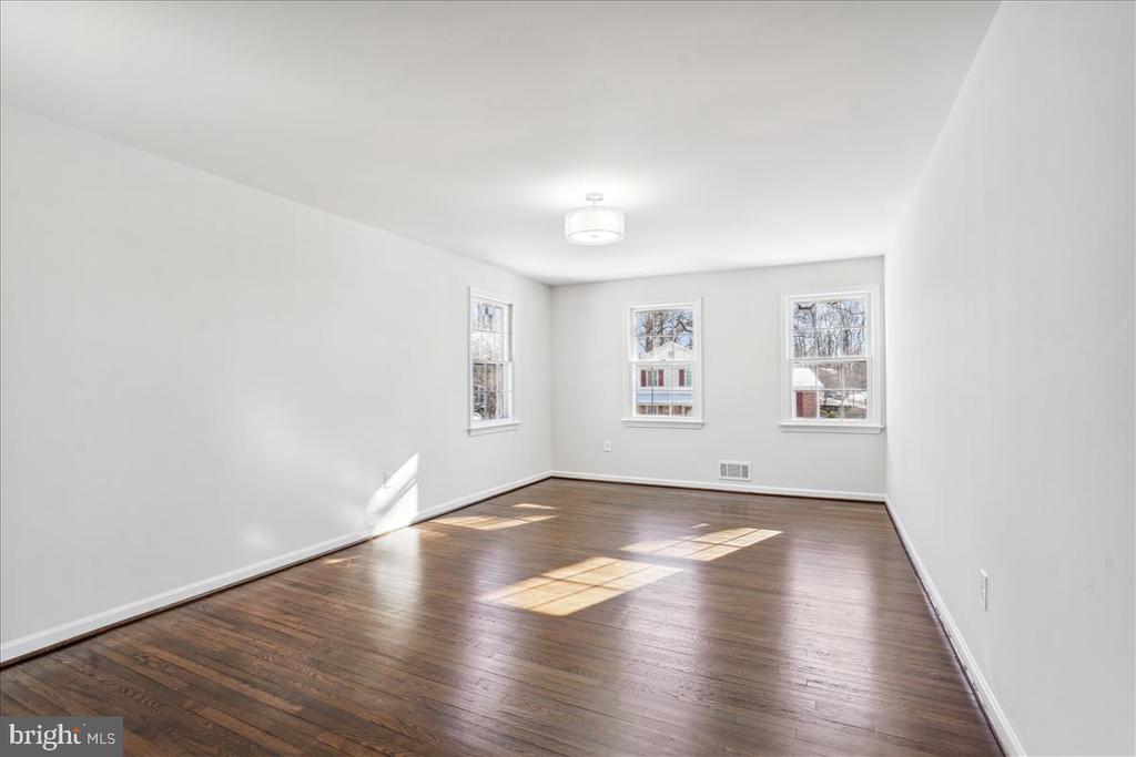 4 Hawthorn Ct