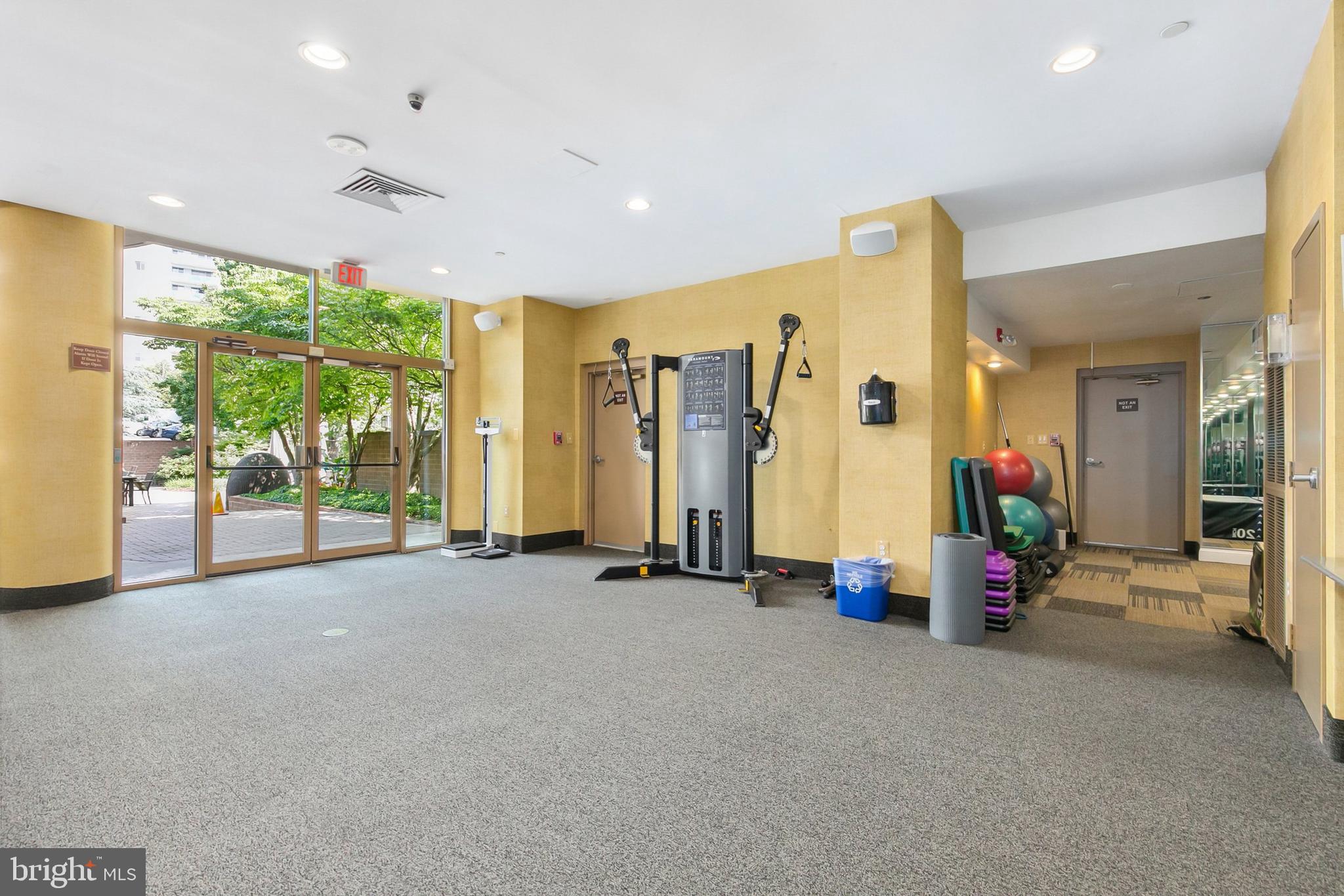 10101 Grosvenor Pl #1302