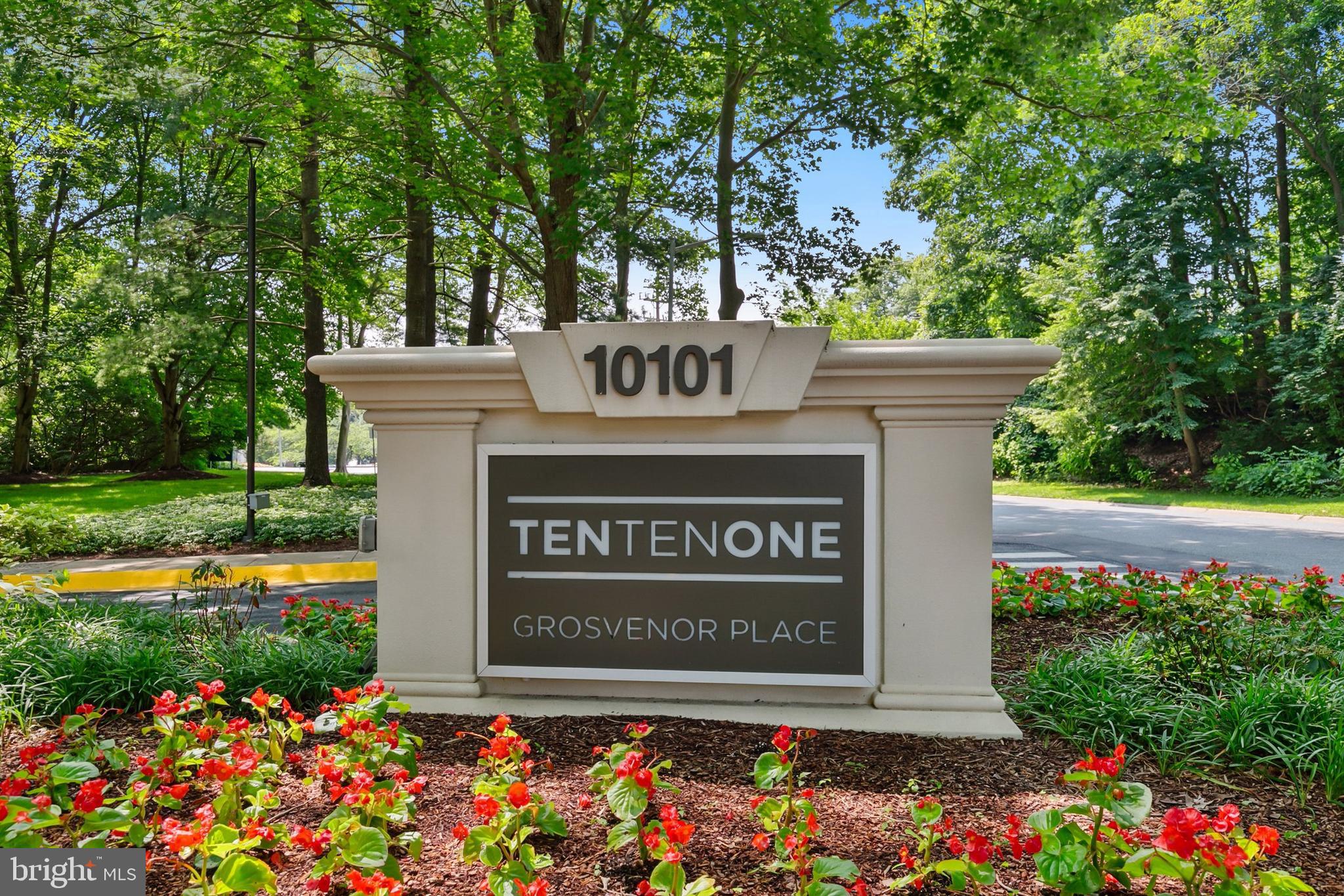 10101 Grosvenor Pl #1302