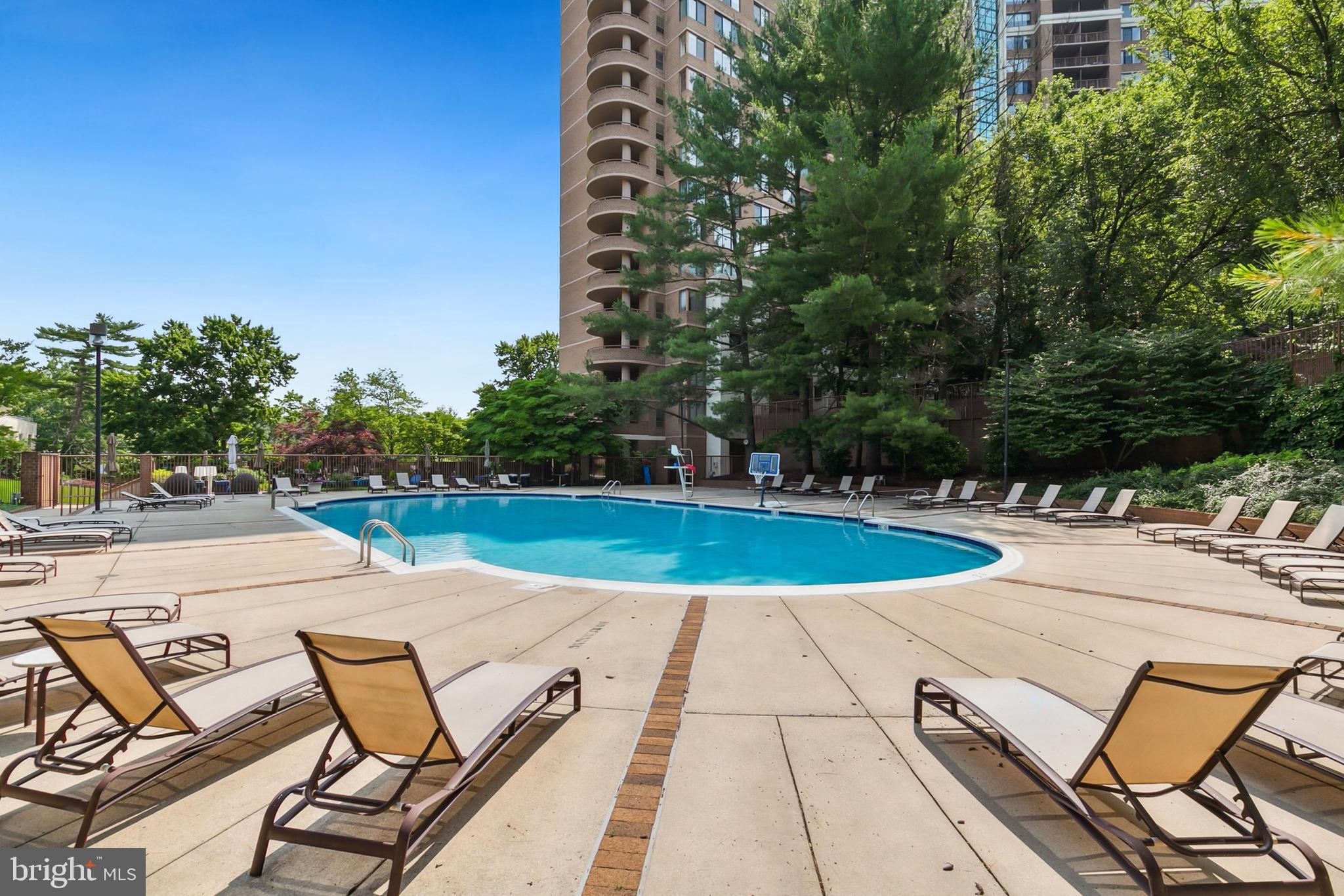 10101 Grosvenor Pl #1302