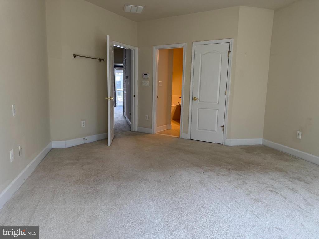 19461 DOVER CLIFFS CIRCLE 19461