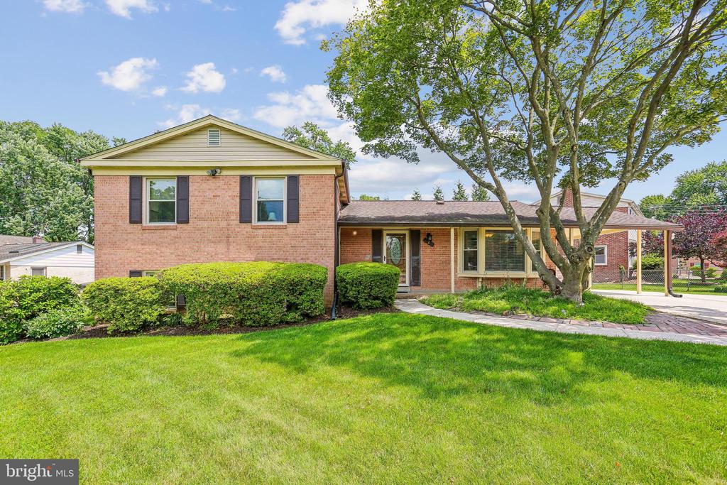 2 FOXHALL COURT