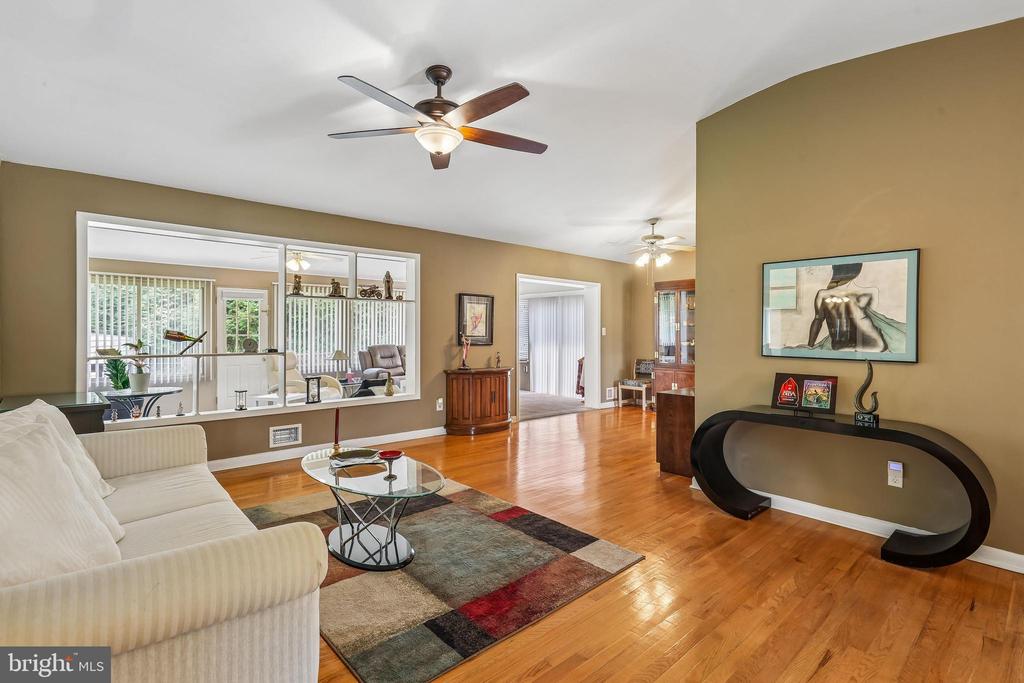 2 FOXHALL COURT