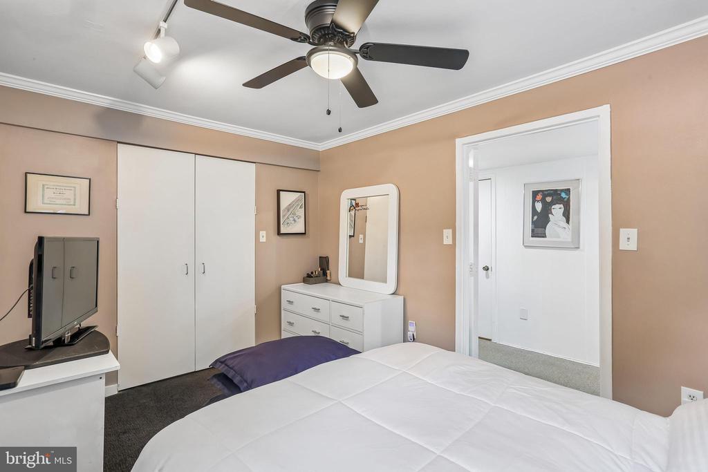 2 FOXHALL COURT