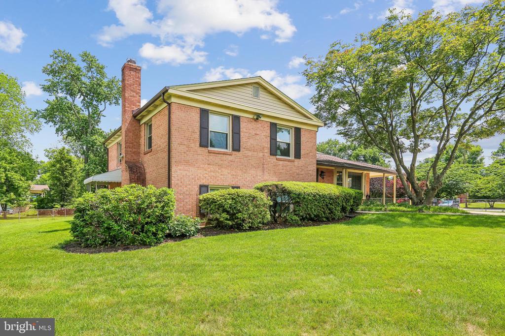 2 FOXHALL COURT