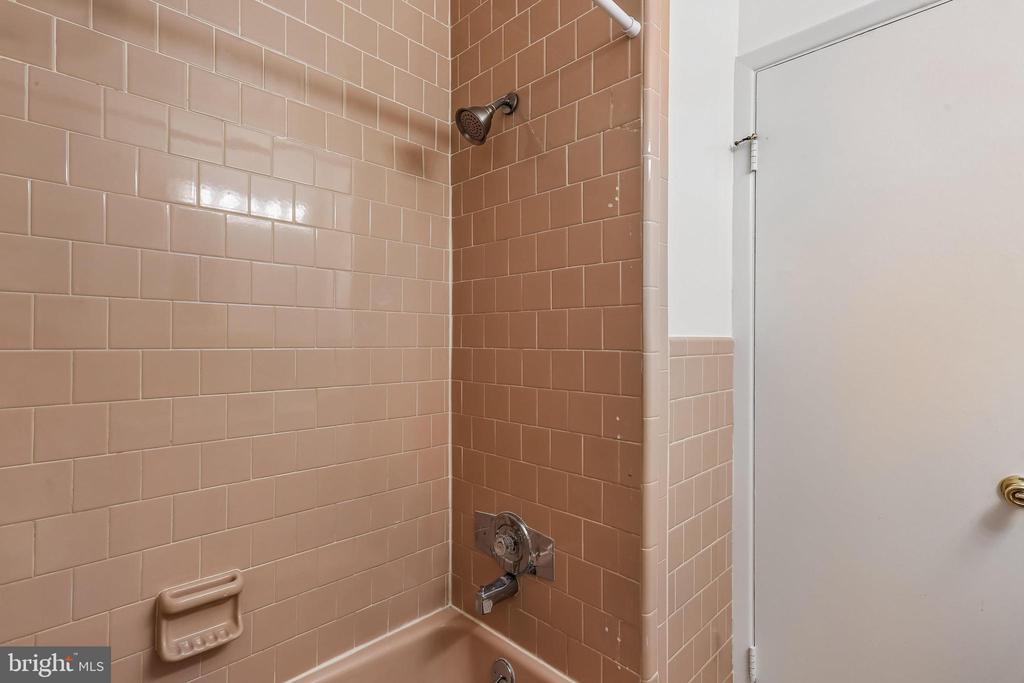 2 FOXHALL COURT