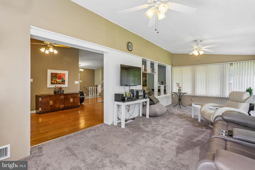 2 FOXHALL COURT
