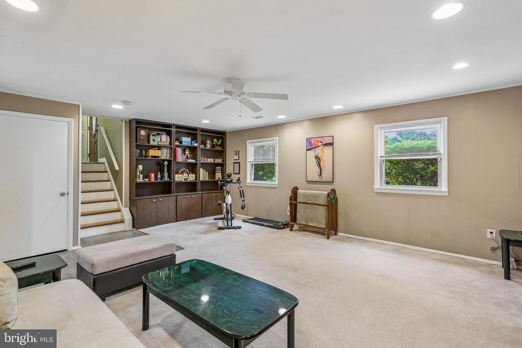2 FOXHALL COURT