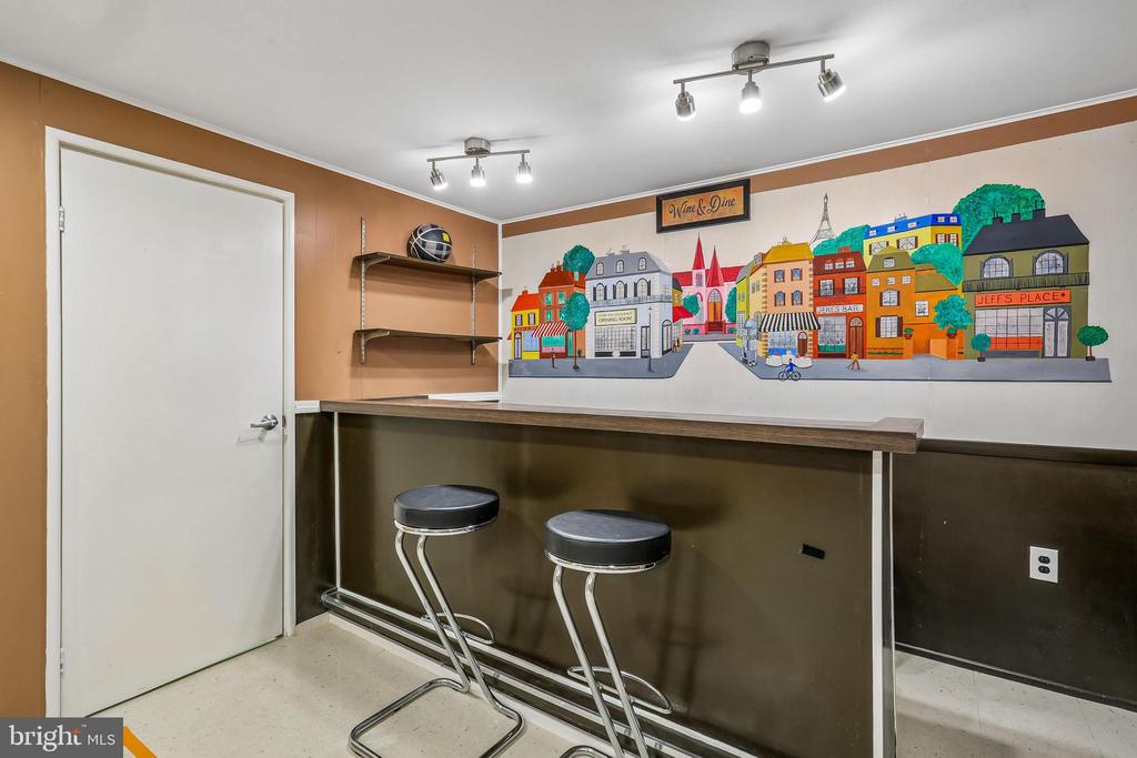 2 FOXHALL COURT