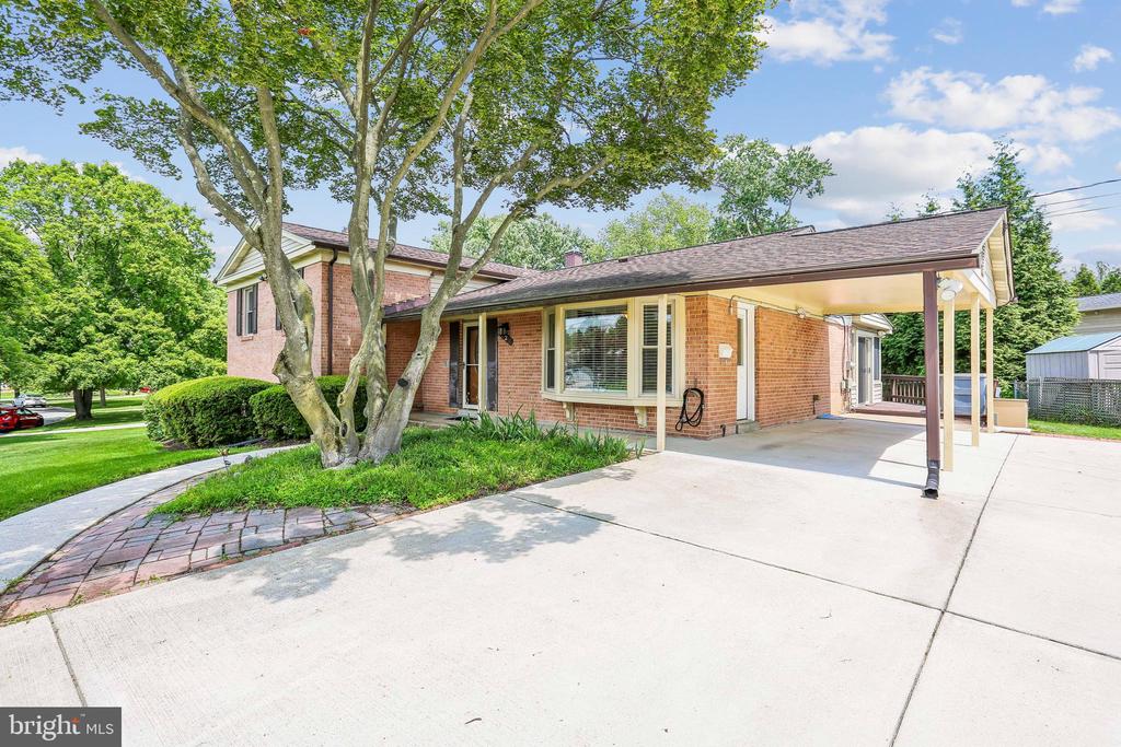2 FOXHALL COURT