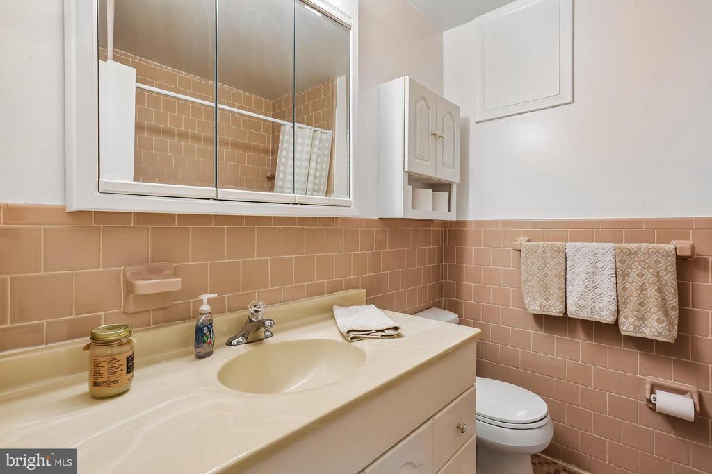 2 FOXHALL COURT