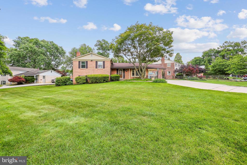 2 FOXHALL COURT