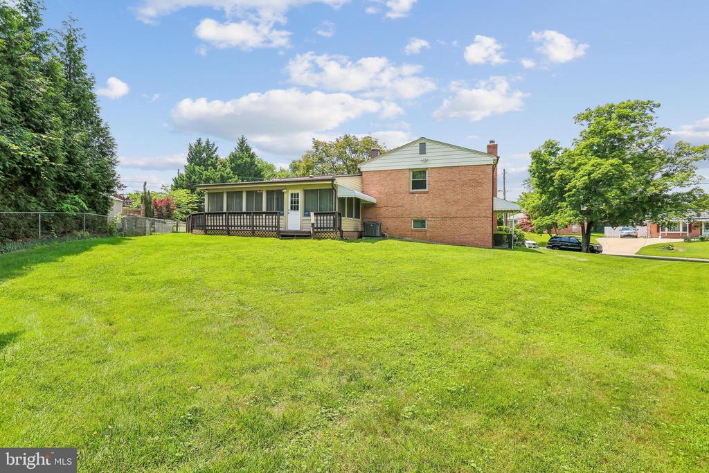 2 FOXHALL COURT
