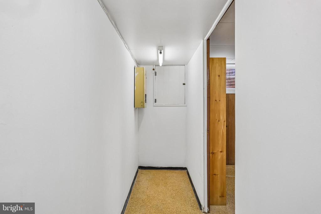 2 FOXHALL COURT