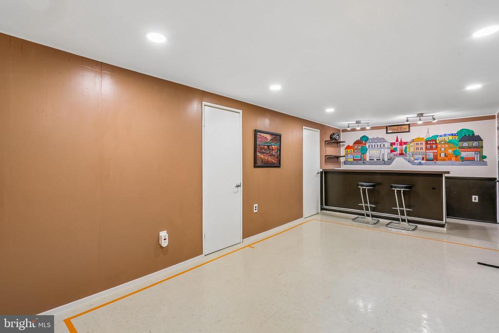 2 FOXHALL COURT