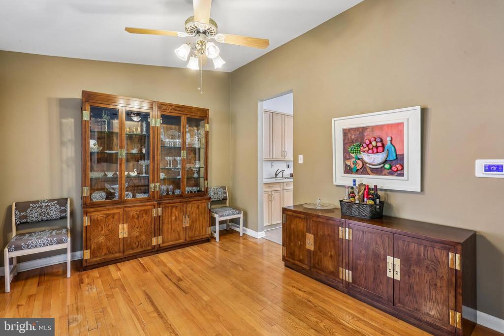 2 FOXHALL COURT